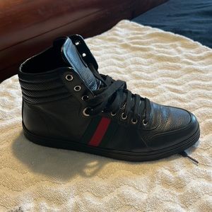 Gucci sneakers,black leather,size 8